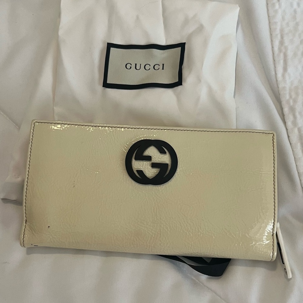 Gucci Ivory and Black Women's Wallet